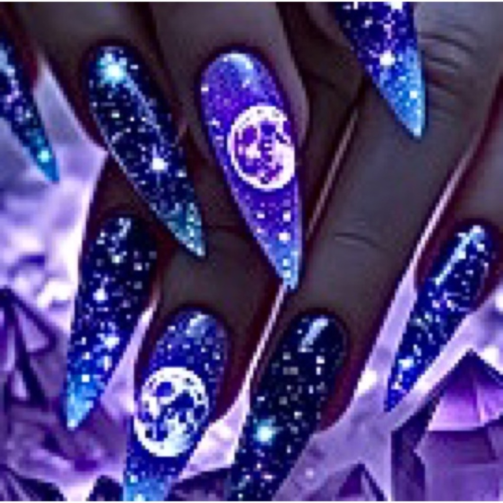 🆕24 Piece Galaxy Moon Glue on Nails. NWT.
